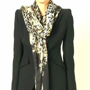 Roberto Cavalli Leopard Print Scarf WF-18